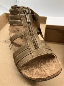 Bearpaw Layla II Women's Sandals Tan  - 6 360 Zip closure NIB - Picture 1 of 4
