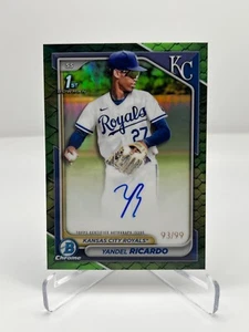 2024 BOWMAN YANDEL RICARDO 93/99 GREEN REPTILIAN AUTO CPA-YRI ROYALS - Picture 1 of 2