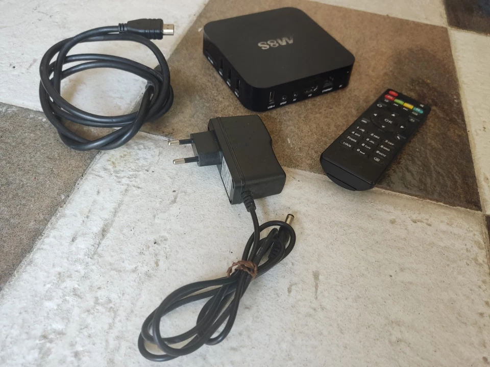 TV BOX M8S ANDROID PLAYER CON CAVO HDMI,ALIMENTATORE E TELECOMANDO - Immagine 1 di 1