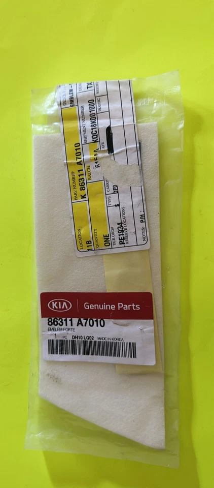 13 18 KIA FORTE EMBLEMA MALETERO 86311 A7010 Foto 1 de 3