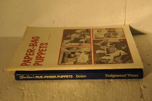 Charlon's five finger puppets & stuffed toys 1987, Paper bag puppets 1966 book - Imagen 1 de 4