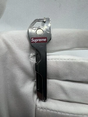 RARE Supreme Box Logo Utili-Key 6 In 1 Swiss Tech 2014 - Image 1 of 4