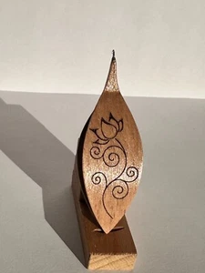 Tatting shuttle with engraved rose with hook 2.5" - Picture 1 of 7