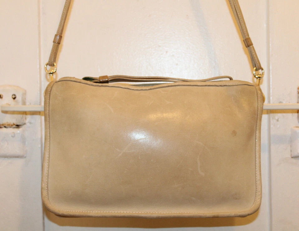 COACH Bone Ivory Leather Basic Bag Zip Clutch Crossbody NY USA Vintage ***READ** - Image 1 of 4