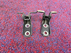 CHEVROLET CAMARO LS 05-23 2X LEFT DRIVER SIDE DOOR CARRIER BRACKET HINGE SUPPORT - Bild 1 von 2