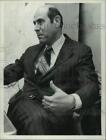 1974 Press Photo Guy O. Mabry sits in chair and gestures while talking