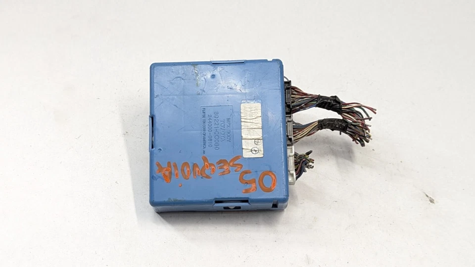 2005 Toyota Sequoia Multiplex Network Body Control Module 89221-0C080 - Image 1 of 4