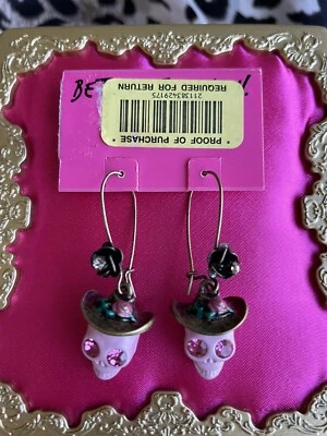 Betsey Johnson Vintage Dama Suerte Vaquera Rosa Calavera Vaquero Sombrero Pendientes RARO Foto 1 de 3