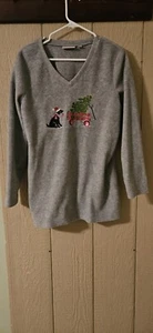 Quacker Factory graues Weihnachts-Fleece-Top. Wagen, Weihnachtsbaum, Hund. Größe M  - Bild 1 von 5
