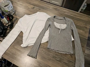 Women's Pre-owned 2 Piece Lot Longsleeved Knit Tops, L-XL - Picture 1 of 9