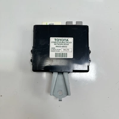 Módulo de controle de porta traseira de rede multiplex TOYOTA SIENNA 2004–2010 89222-08032 - Imagem 1 de 4