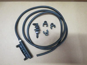 KIT LAVAPARABRISAS BLANCO GRIS MAMPARO CODO, MANGUERA 48" con BOQUILLA PULVERIZADORA - Imagen 1 de 10