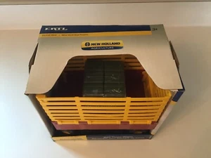 1:16 New Holland Bale Throw Wagon by Ertl 13784 - Picture 1 of 6