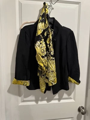 Chaqueta de punto St John con blusa de seda a juego  Foto 1 de 4