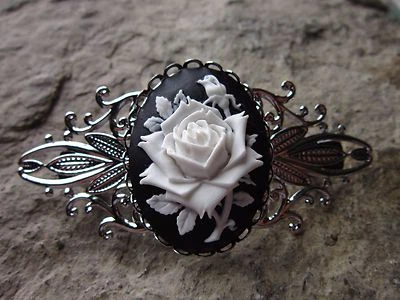 BARRETTE FILIGRANA PRATA CAMEO ROSA BRANCA EM PRETO - EXCLUSIVO - NOIVA - CASAMENTO - Imagem 1 de 2