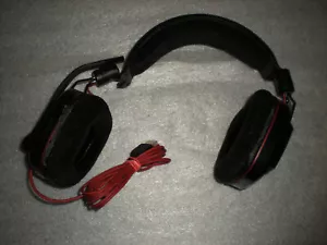Plantronics Gamecom 780 USB Headset BROKEN MOUNT ON ONE SIDE FOR PARTS OR REPAIR - Picture 1 of 14