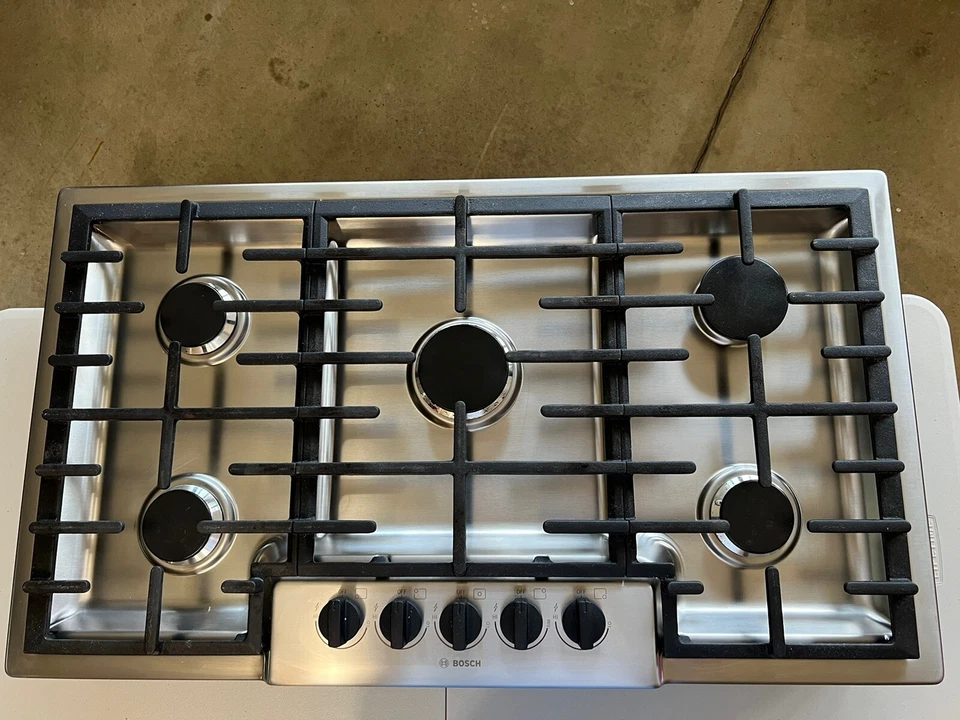 Bosch NGM5656UC/01 36” Estufa de 5 quemadores de gas natural inoxidable Foto 1 de 4