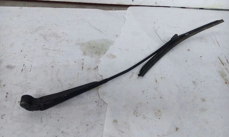 92 GMC S15 Jimmy 4 Door Left Driver Wiper Arm - Image 1 of 4