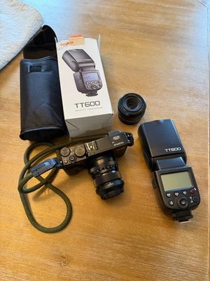 Fujifilm X-E2 con dos objetivos y flash Foto 1 de 4