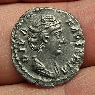 Antigua Faustina I AR Denario. Roma.  Después 140/141 dC. Foto 1 de 4