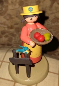Vintage Erzgebirge Germany Bauernmarkt Mädchen Flade Werkstätten Erzgebirge - Bild 1 von 2