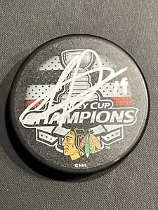 Jonathan Toews Signed 2015 SC Champs Puck BECKETT WITNESS COA - Picture 1 of 2