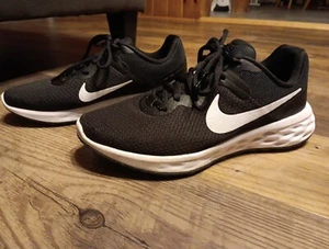 Nike schwarze Laufschuhe Mädchen 7W Jugend gebraucht, in einwandfreiem Zustand - Bild 1 von 9
