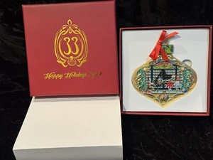 NEW Exclusiv Disneyland CLUB 33 Happy Holidays 2019 Christmas Ornament SOLD OUT - Picture 1 of 4