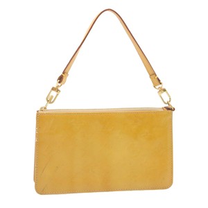 louis vuitton beige monogram vernis lexington pochette bolsa