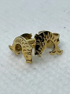 CUTE Solid 18K (750) Yellow Gold Diamond Cut DOLPHIN Screw Back STUD Earrings - Picture 1 of 17