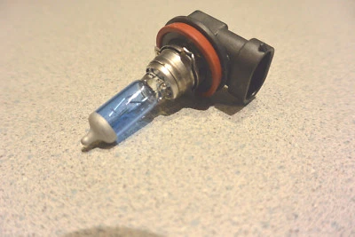 PIAA 3900K XTreme White Hybrid DOT Halogen Headlight ONE BULB H11 - Image 1 of 2