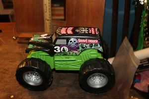 1/24 Scale 2011 GRAVEDIGGER 30th Anniversary RC Monster Truck (No REMOTE) - Picture 1 of 7