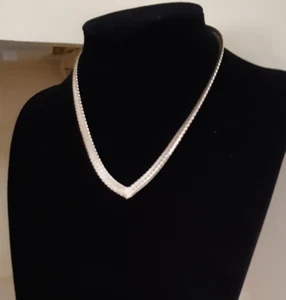 Gold Tone Herringbone Link V-Shape Necklace Detail Chain Retro 1980s - Picture 1 of 6