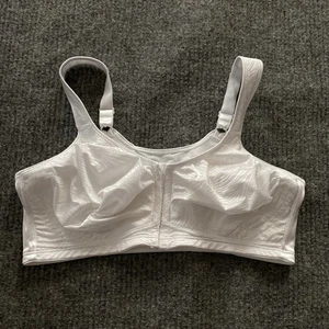 Playtex 18 Hour Wire-free Wireless Bra Back Smoothing E525 Size 40DD White - Picture 1 of 9