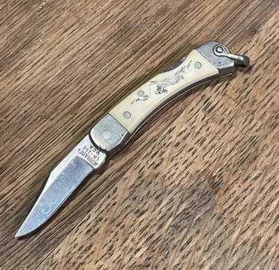 Cuchillo vintage SCHRADE USA SCRIMSHAW CONEJO BLOQUEO LB1-SC antiguo temporizador tío Henry Foto 1 de 4