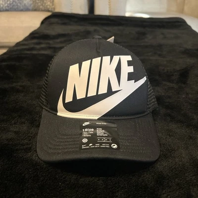 Gorra de béisbol Nike para niños pequeños tiro estructurado camionero Snapback Foto 1 de 4