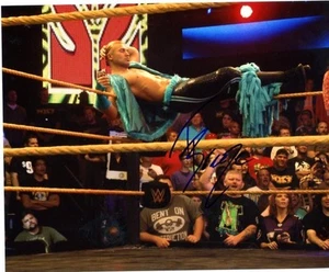 FOTO FIRMADA DE 8X10 TYLER BREEZE WWE WRESTLER CON CERTIFICADO DE AUTENTICIDAD - Imagen 1 de 1