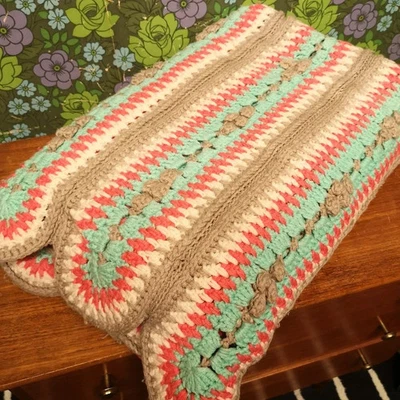 Stripy Knitted Green Pink Beige Texture Bedspread Blanket Throw - Image 1 of 4