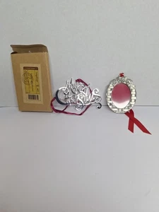 Adorno con marco de fotos de vacaciones Longaberger y corbata de Feliz Navidad RARA - En - Imagen 1 de 7