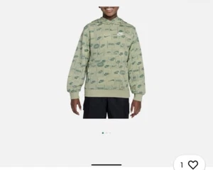 NWT Nike Signature Sportswear Club Fleece Hoodie Green  Kids Size: XS (age6-7) - Picture 1 of 3