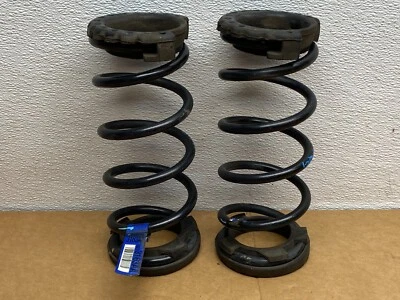 2013-2017 FIAT 500 LOUNGE CONJUNTO DE MOLAS HELICOIDAIS DE APOIO DE SUSPENSÃO TRASEIRO ESQUERDO E DIREITO FABRICANTE DE EQUIPAMENTO ORIGINAL LOTE 724 - Imagem 1 de 4