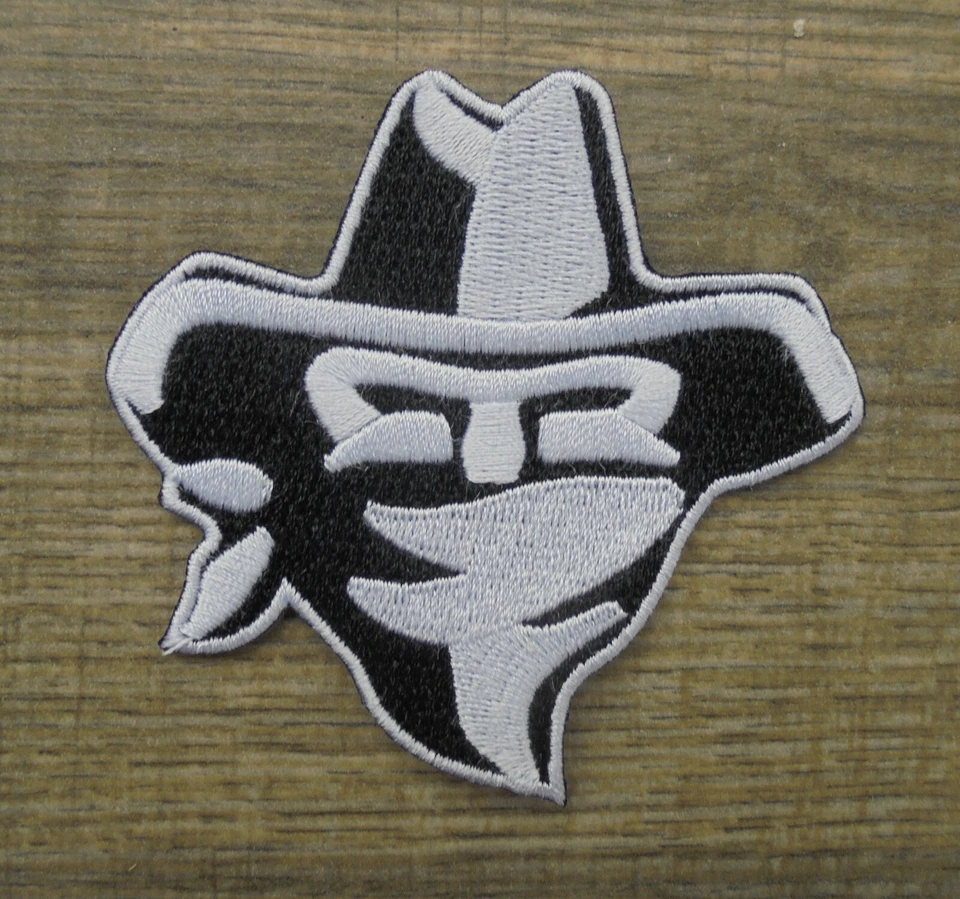 PARCHE CABEZA BANDIDO OSCURO PLANCHA SOBRE TELA 3,25 POR 3" Foto 1 de 1