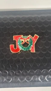 Goldtone & Enamel JOY Christmas Brooch - Picture 1 of 5