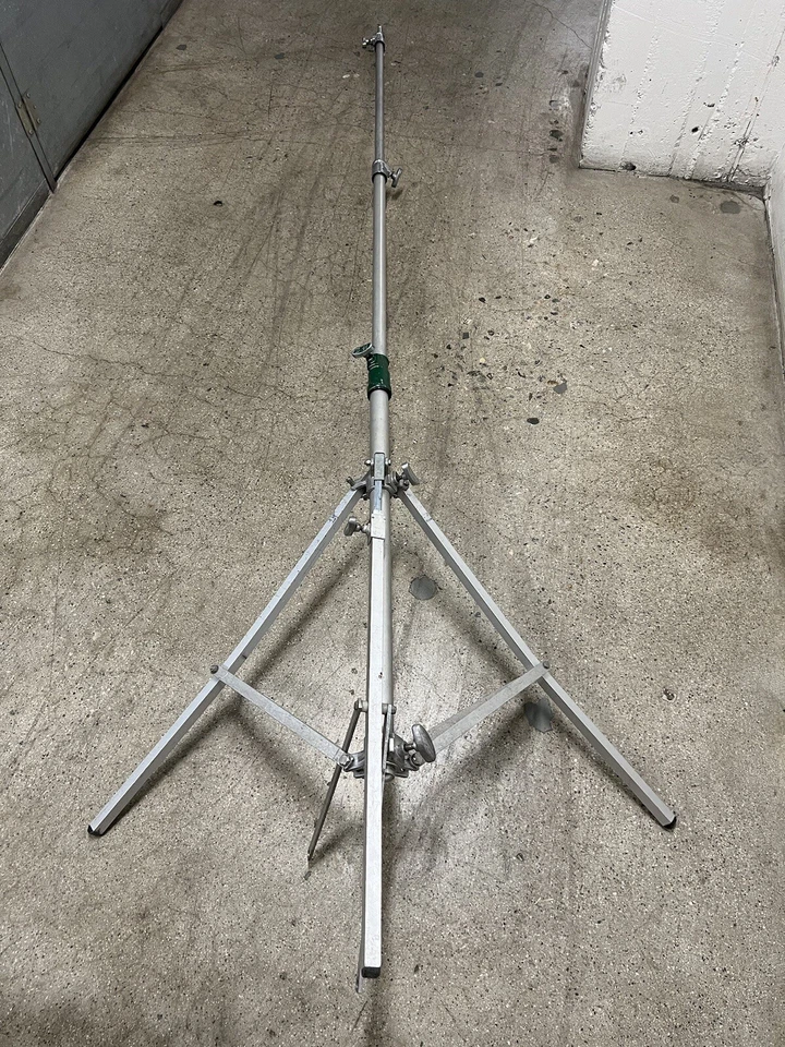 Vintage Matthews light stand. Read Description. Parts or Repair - Image 1 of 4