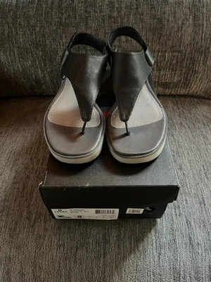 Tsubo Endora 背带丁字鞋凉鞋女式 8 码黑色皮革舒适鞋 — 第 1/4 张图片