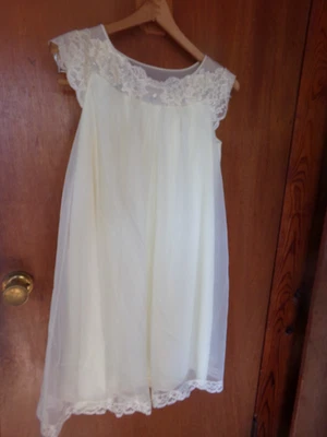 Camisola de renda vintage Shadowline dupla camada amarela transparente pequena - Imagem 1 de 4