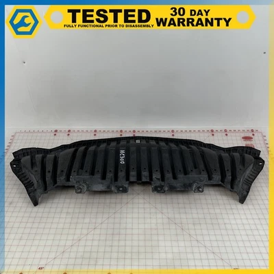 15-21 Mercedes C300 W205 CAPA PROTETORA CONTRA RESPINGOS MOTOR INFERIOR DIANTEIRO FABRICANTE DE EQUIPAMENTO ORIGINAL - Imagem 1 de 4