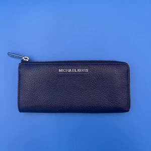 Cartera de muñeca continental Michael Kors Jet Set de viaje grande de cuero granulado azul marino - Imagen 1 de 7