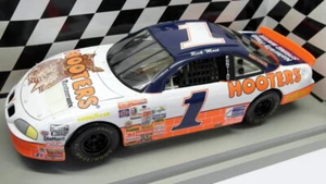 Ertl 1/18 Scale Diecast - 7112 Pontiac Hooters Grand Prix Nascar Rick Mast - Picture 1 of 4
