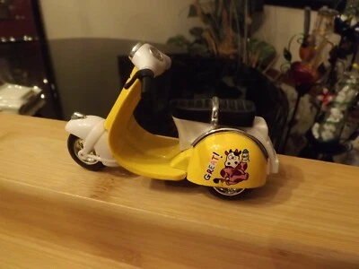 Sunnyside Scooter, SS4362, Vespa Lambretta Pull-Back, Yellow-Pre-owned - Image 1 of 2